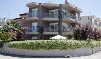 Apartamentos Eleni 4 Estaciones, alojamiento privado en Hanioti, Grecia